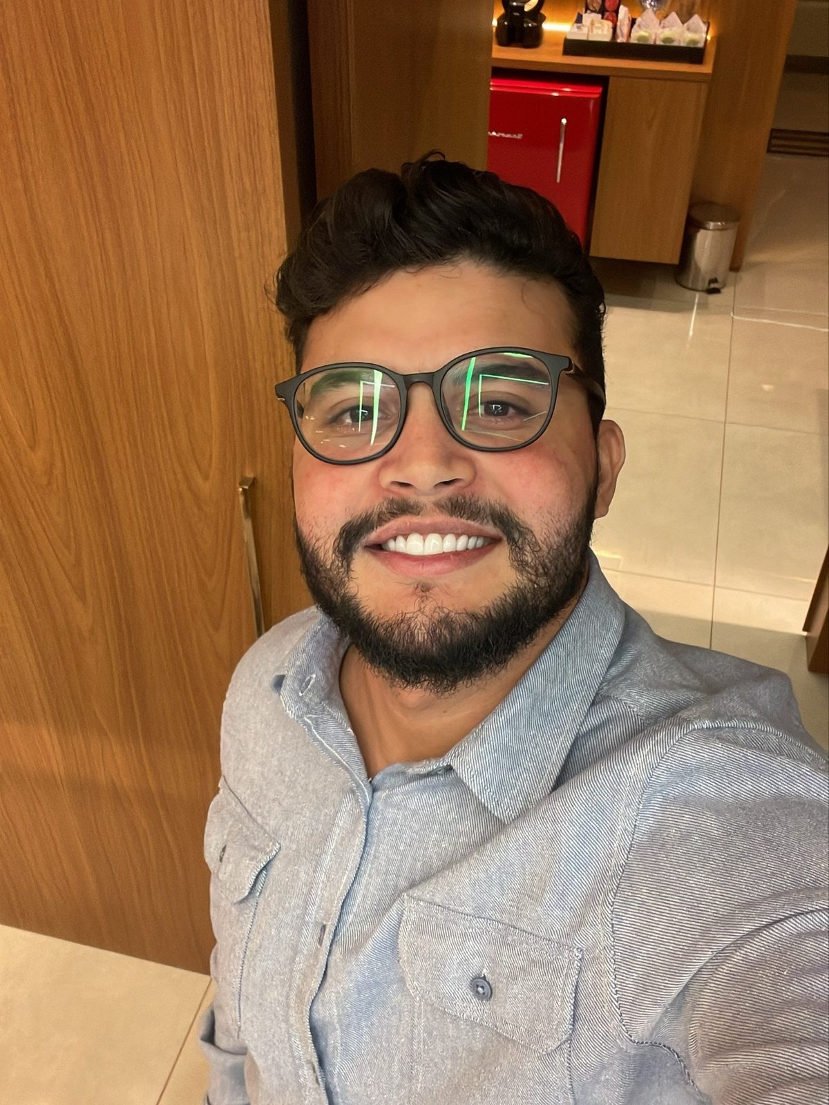 Gabriel de Freitas Carvalho, entrepreneur, smiling in a light blue button-up shirt